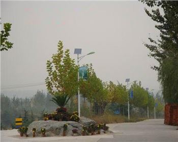 太陽(yáng)能路燈-陜西省西安市環(huán)山路旅游景區(qū)路燈照明工程